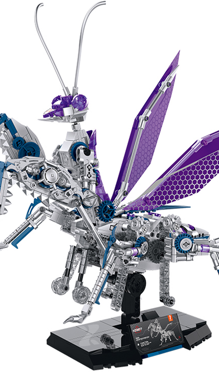 BRICKROYAL 944-piece cyberpunk mantis building kit with intricate internal gear structure, custom transparent PVC wings and fully movable limbs. Compatible with add-on 2.4G remote power set for motorized crawling. Designed for ages 14+, perfect for mechanical assembly, shelf decoration and tech enthusiast gifts.