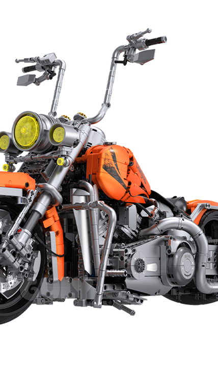 BRICKROYAL BR60531: 1:5 orange chopper motorcycle building kit, 2392 pcs with illuminated triple headlights, 3-speed gearbox & lifting rear wheel. 63cm. 