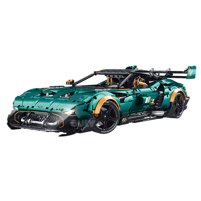 A 3,794-piece 1:8 emerald-green track supercar with gull-wing doors, quad exhausts and a simulated engine. Static display, RC-upgradeable with steam spray. 
